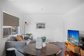 Windsor Cosy 2-Bedroom Unit in Quiet Neighborhood